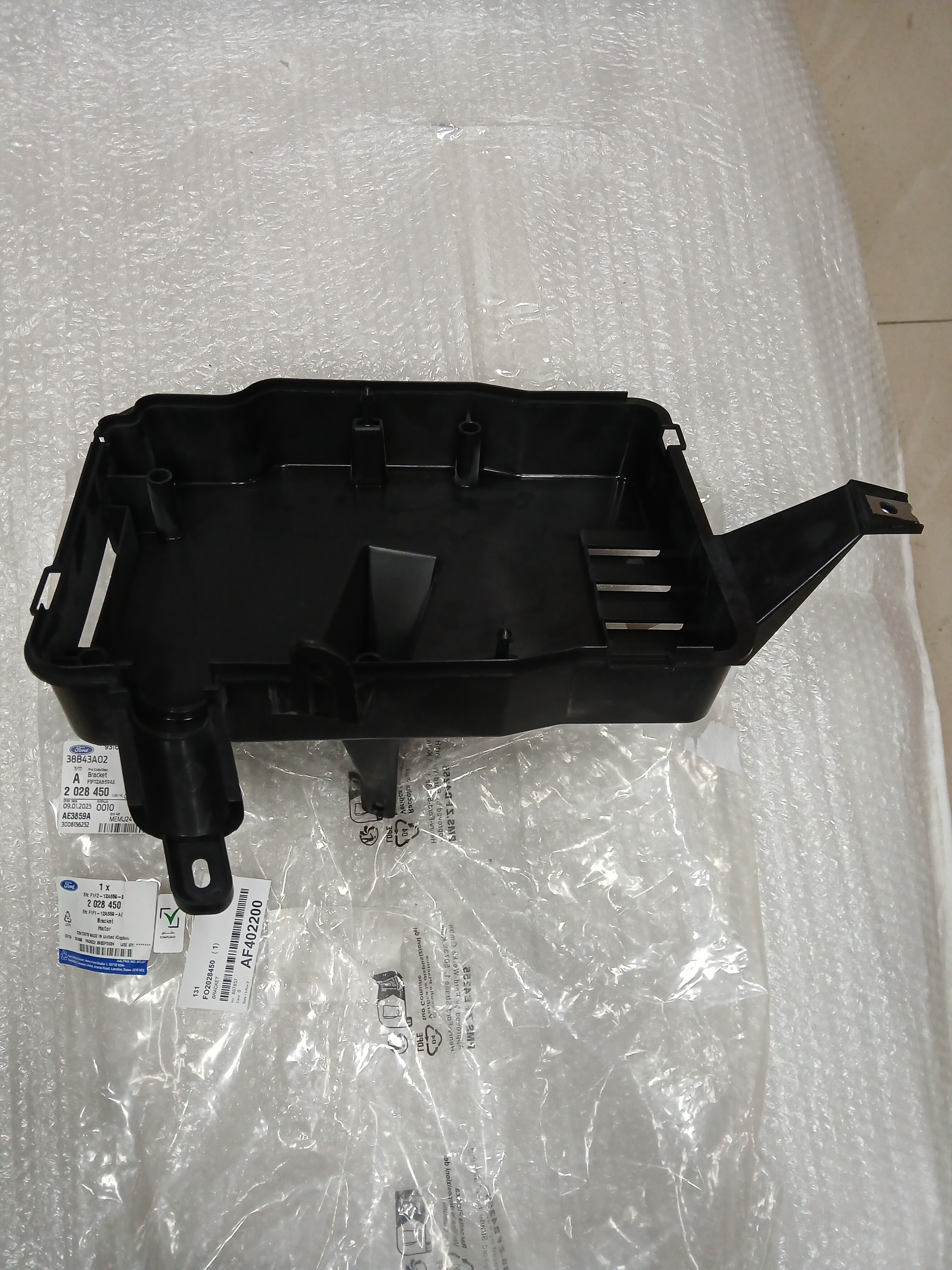 Кронштейн крепления блока управления двигателем