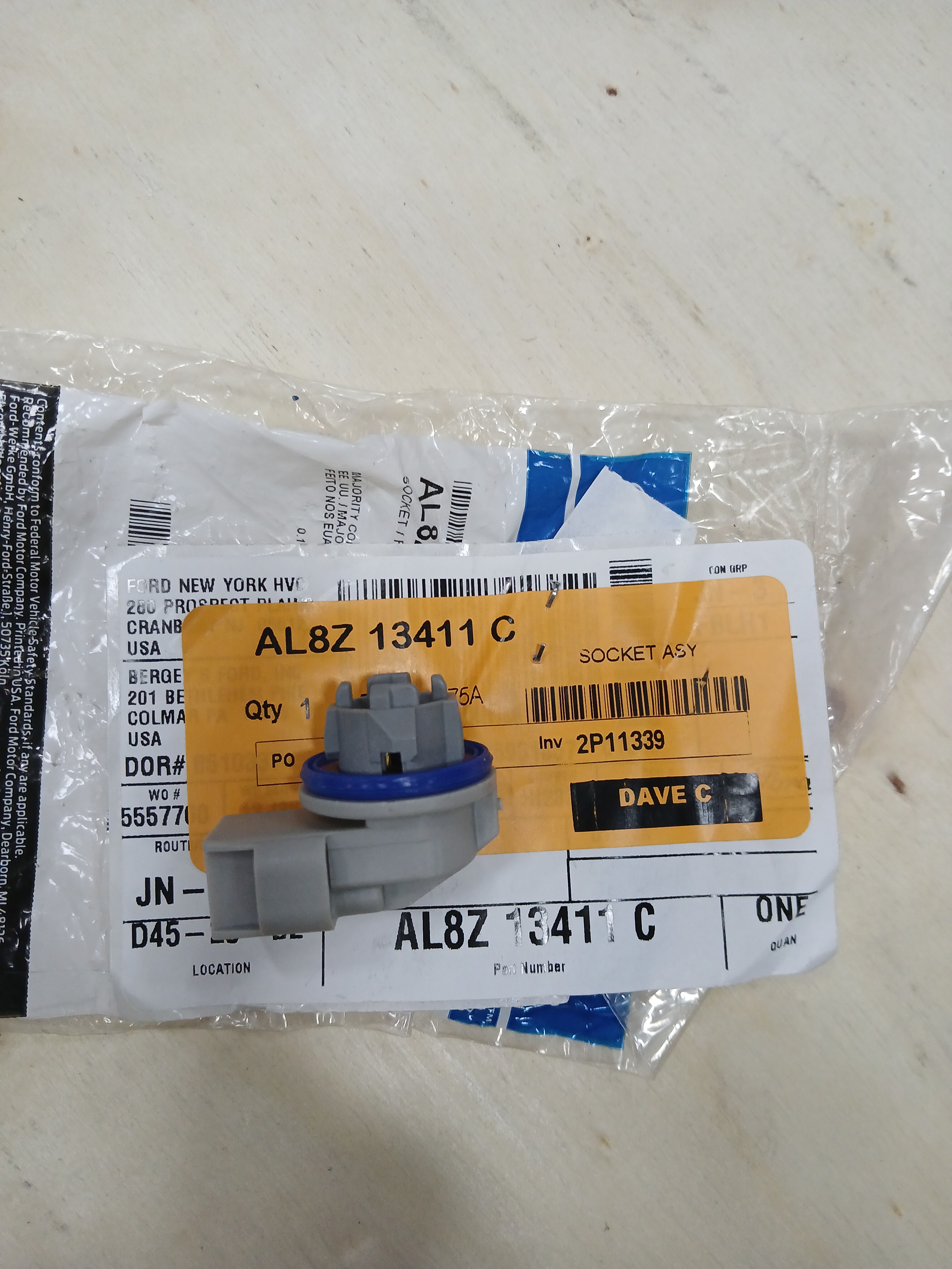 Патрон лампочки ліхтаря