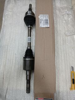 Піввісь передня ліва