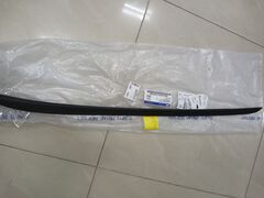 Молдинг левого лобового стекла