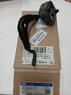 Кронштейн глушителя