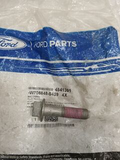 Болт кріплення