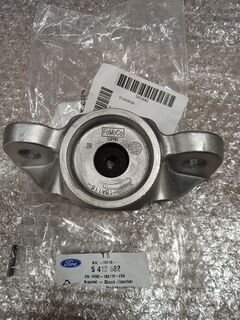 Опора заднього амортизатора