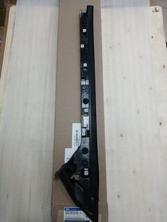 Молдинг лобового стекла