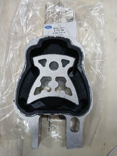 Опора двигуна нижня